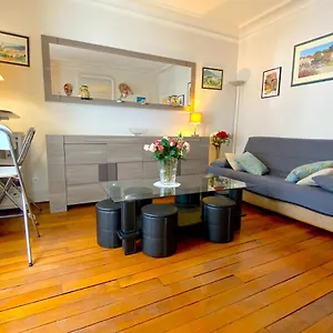 Apartment L'appartement Orsel, Paris