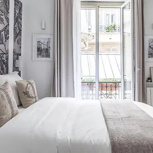 Apartment Montmartre Chagall, Paris